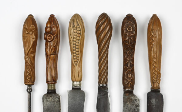 Bread knife handles by a Sheffield maker